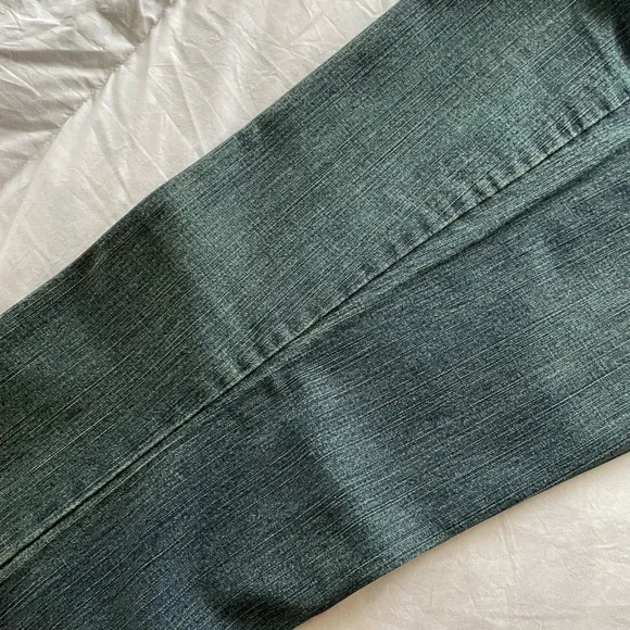 Like new boot cut jeans- size 8 average - Picture 14 of 14